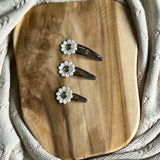 Haarclipje Bloem – Zilveren Clip met Gouden Kern